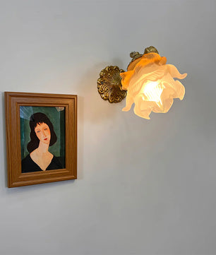 Putti Statuettes Brass Wall Lamp