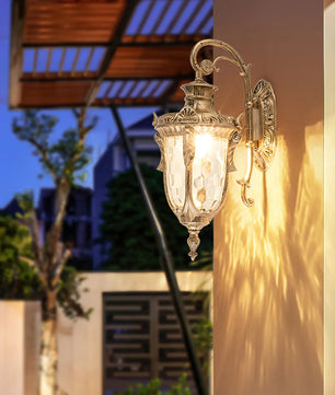 Heritage Outdoor Wall Lamp
