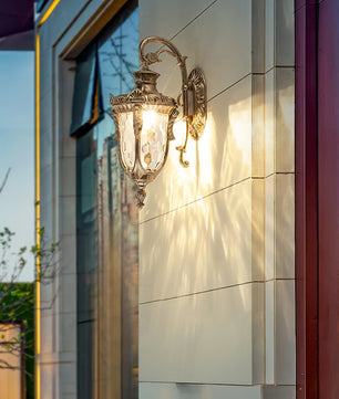 Heritage Outdoor Wall Lamp