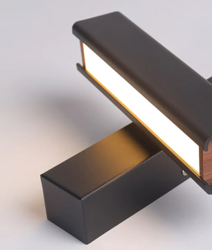 Clasp Wall Lamp