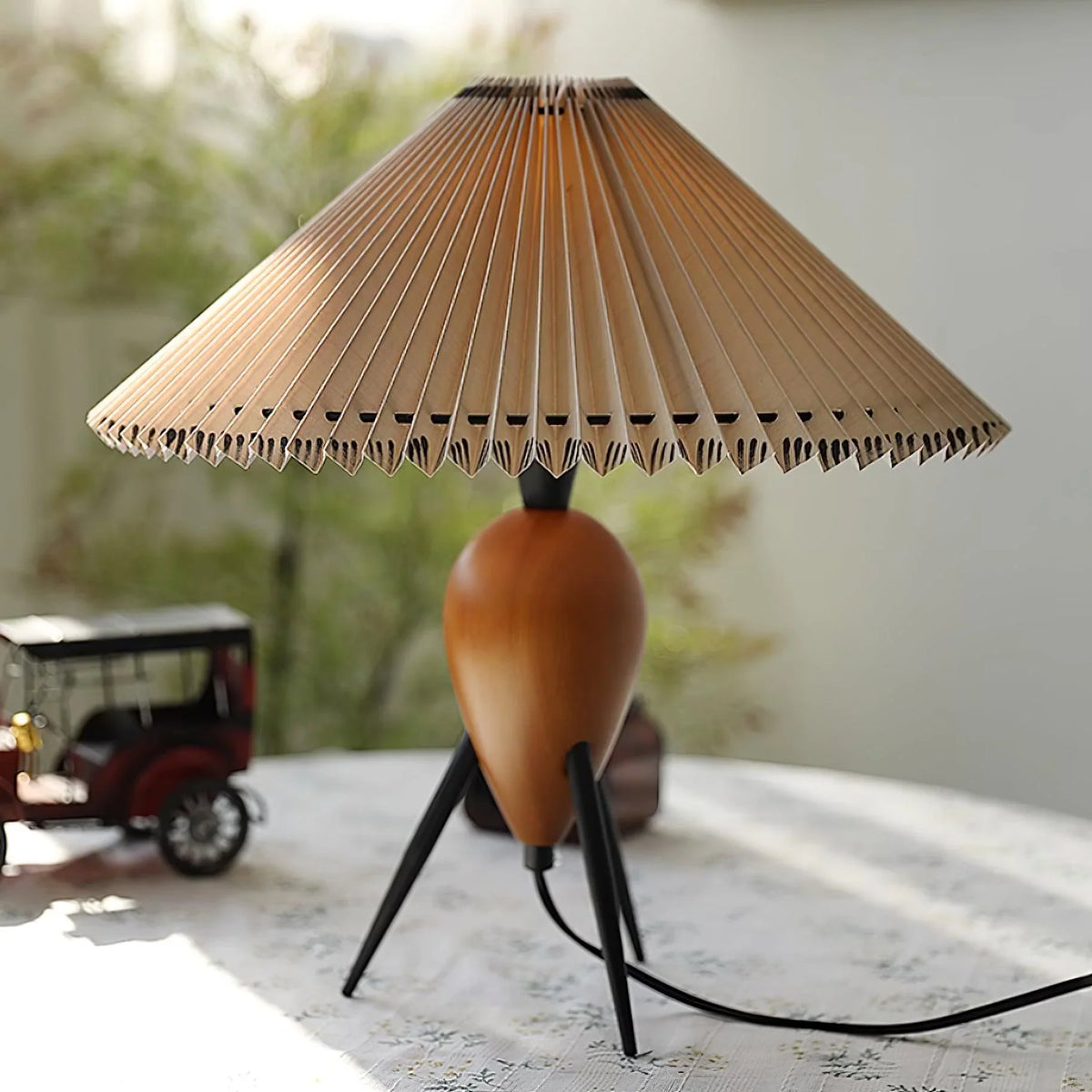 Makie Table Lamp