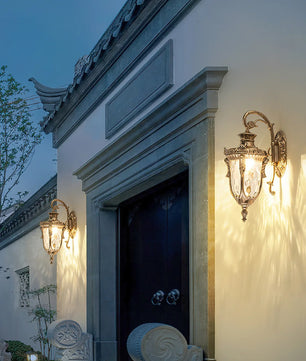 Heritage Outdoor Wall Lamp