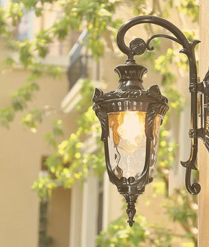 Heritage Outdoor Wall Lamp