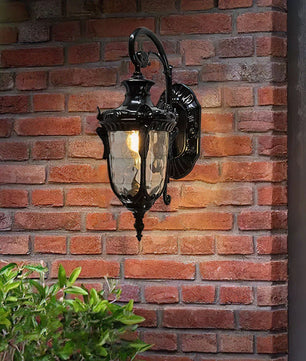 Heritage Outdoor Wall Lamp