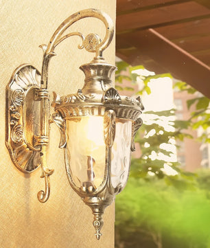 Heritage Outdoor Wall Lamp