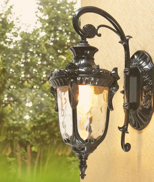 Heritage Outdoor Wall Lamp