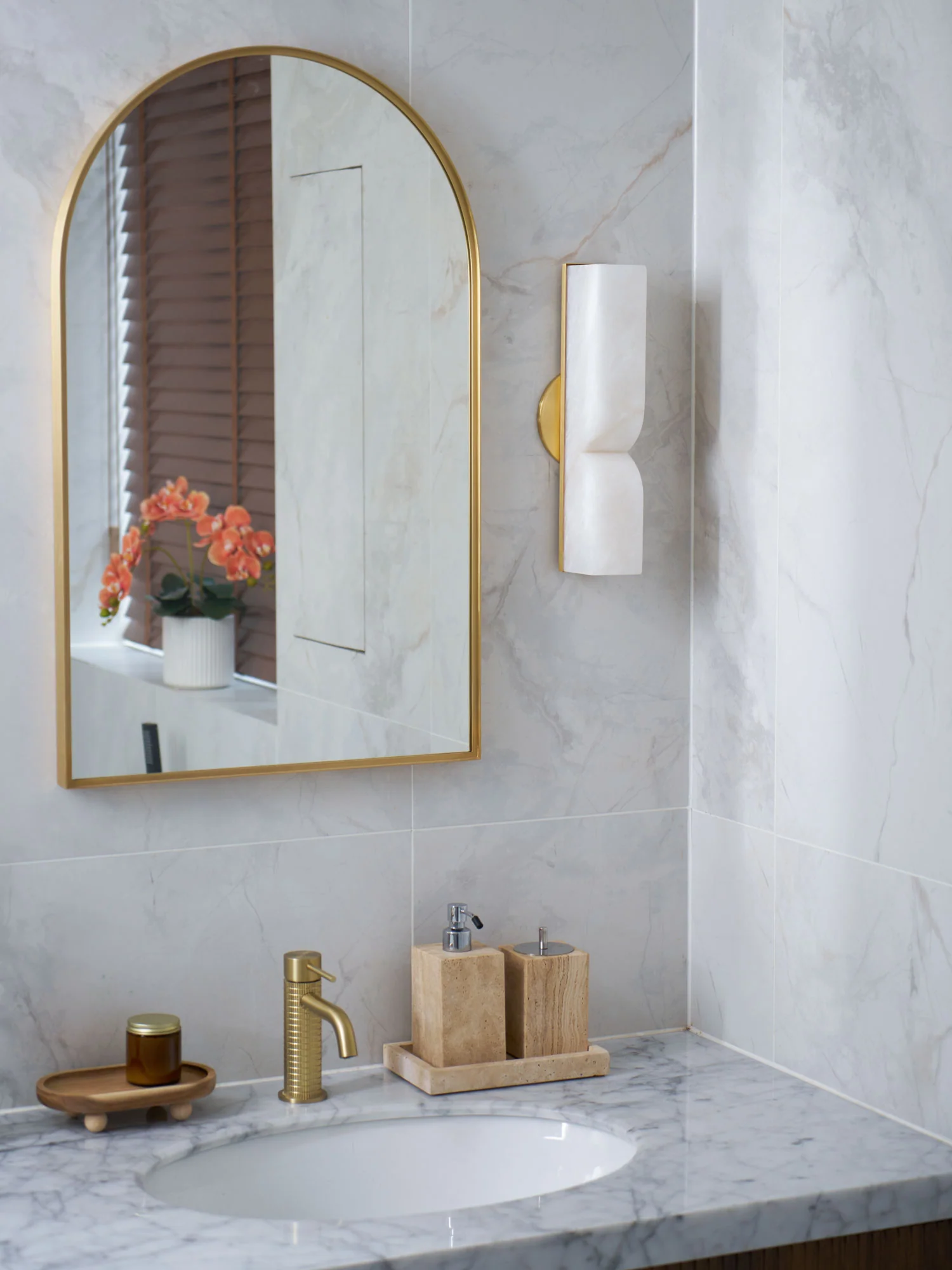 Up Down alabster Wall Sconce