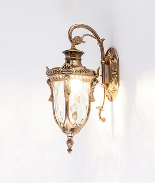 Heritage Outdoor Wall Lamp