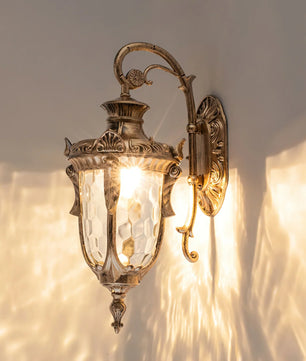 Heritage Outdoor Wall Lamp