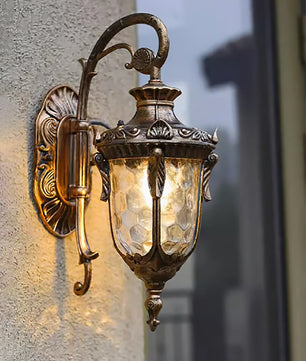 Heritage Outdoor Wall Lamp