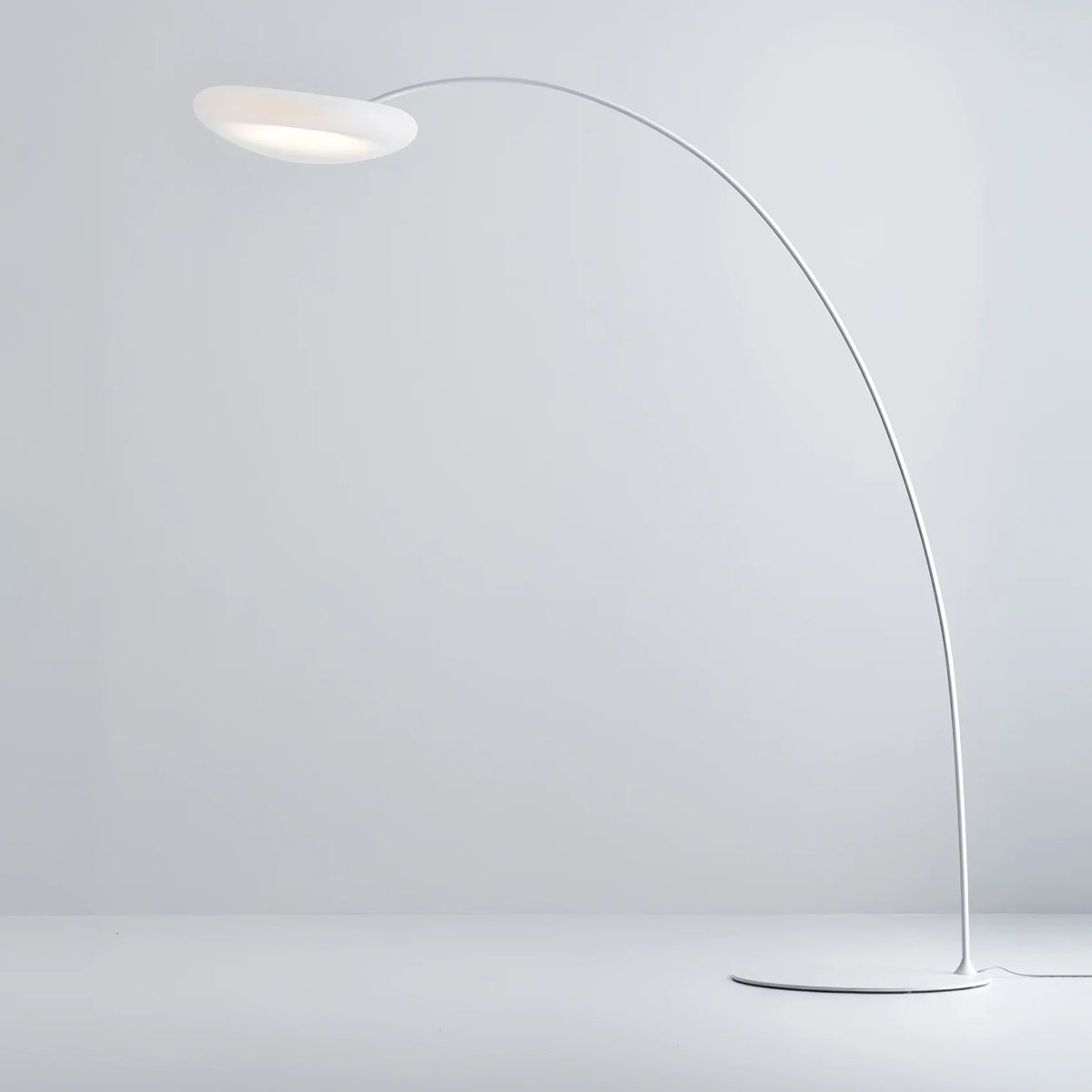 Mr Magoo Floor Lamp – Modern Minimalist Tall Standing Lamp for Living Room, Black & White