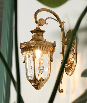 Heritage Outdoor Wall Lamp