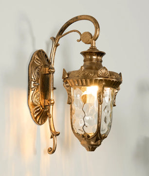 Heritage Outdoor Wall Lamp