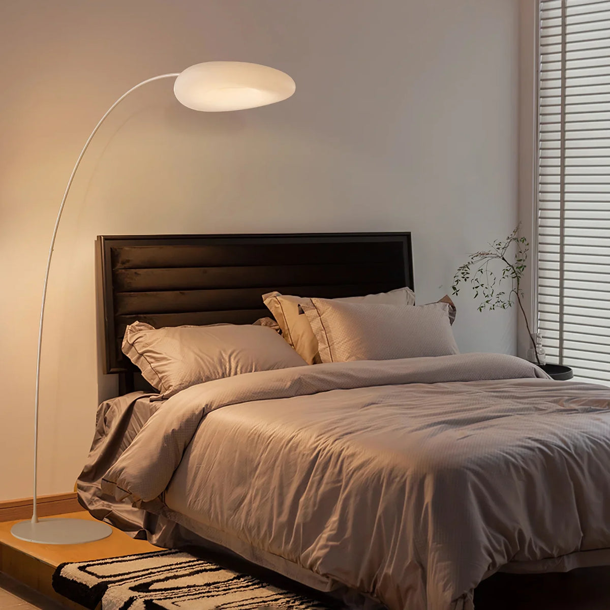Mr Magoo Floor Lamp – Modern Minimalist Tall Standing Lamp for Living Room, Black & White