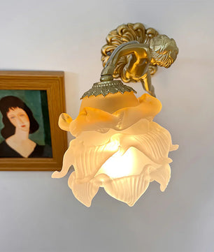 Putti Statuettes Brass Wall Lamp