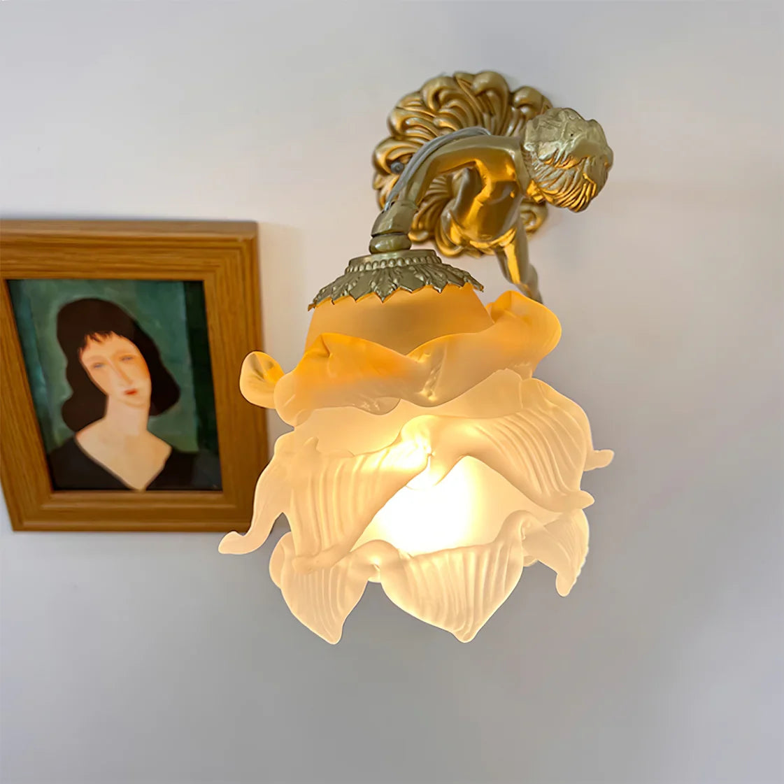 Putti Statuettes Brass Wall Lamp