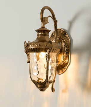 Heritage Outdoor Wall Lamp