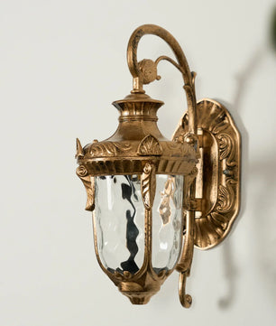 Heritage Outdoor Wall Lamp