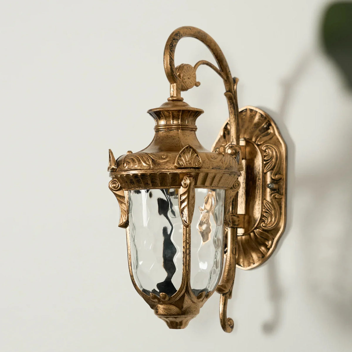 Heritage Outdoor Wall Lamp