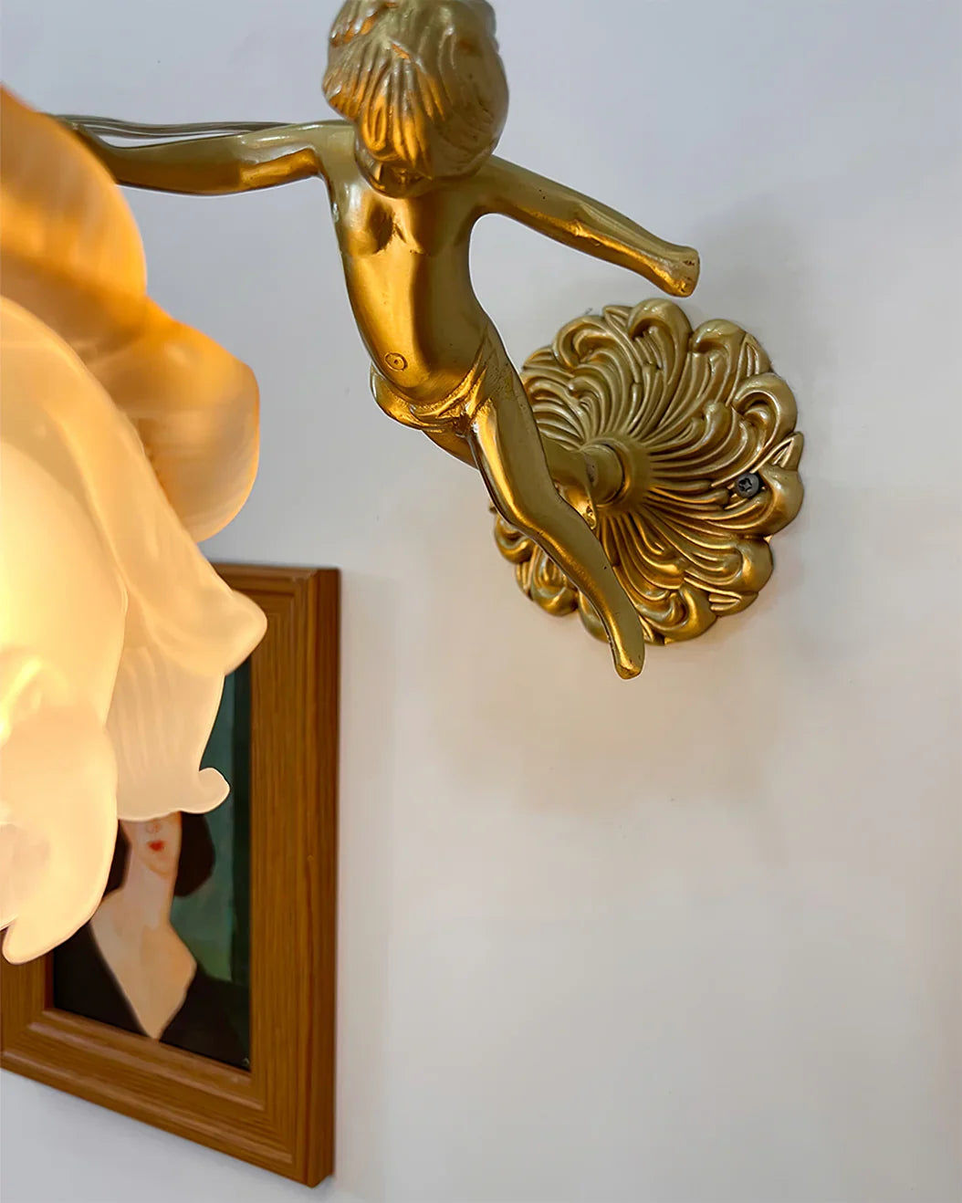 Putti Statuettes Brass Wall Lamp