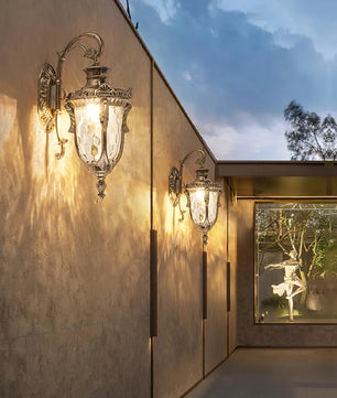 Heritage Outdoor Wall Lamp